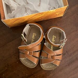 Saltwater Sandals in Tan